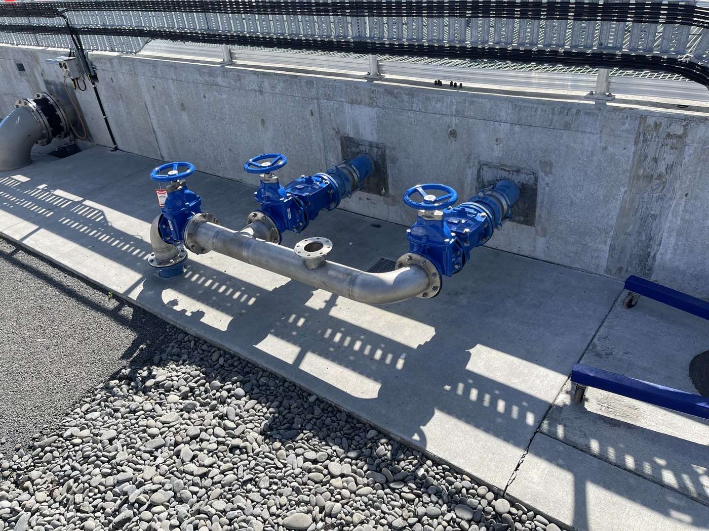 Valve and pipe fitting